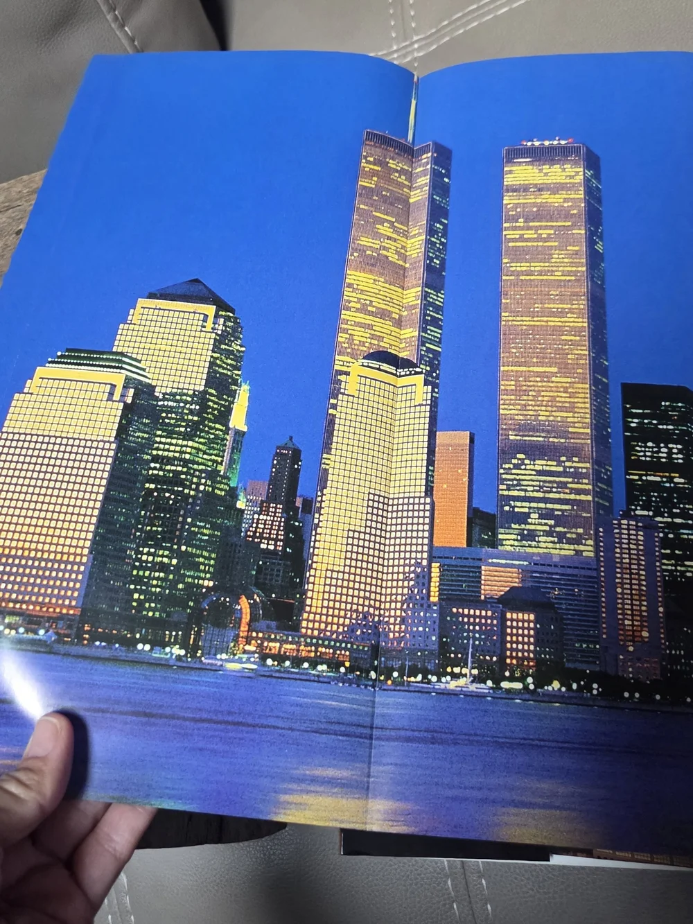 Hardcover book World Trade Center By  Peter Skinner ~ Bin TT